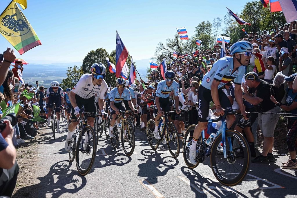 Remco Evenepoel recovered from a crash to defeat Giulio Ciccone in a thrilling photo finish at the 2026 European Championships men's road race. 